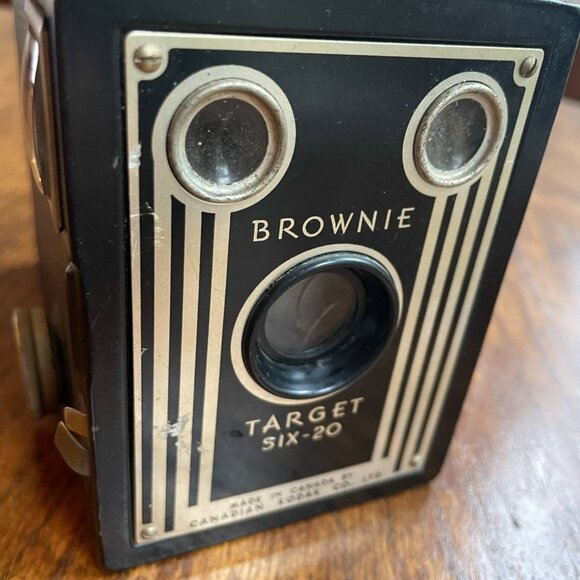 Eastman Kodak Brownie 1941 Camera - Picture 4 of 7